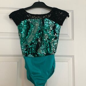 2 piece girls dance costume. Sz  MC